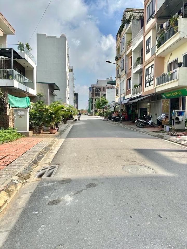 Đất nền Ngọc Thụy Long Biên 60m² giá 17 tỷ - Tiện ích vô vàn, sẵn sàng xây dựng!