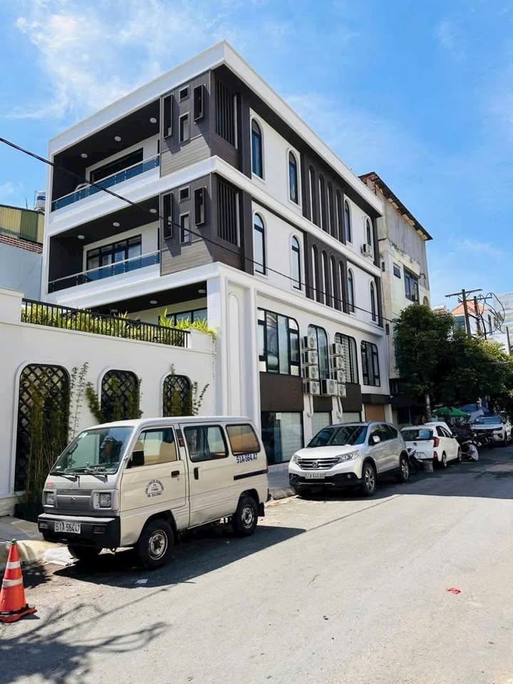 Biệt thự sân vườn đường Lê Văn Sỹ, quận 3, 180m² - Giá chỉ 38 tỷ!