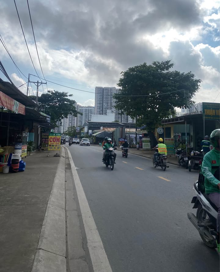 Lô đất 106m² hẻm xe hơi tại Vinhomes Quận 9 - Giá chỉ 4,3 tỷ - Đầu tư sinh lời!