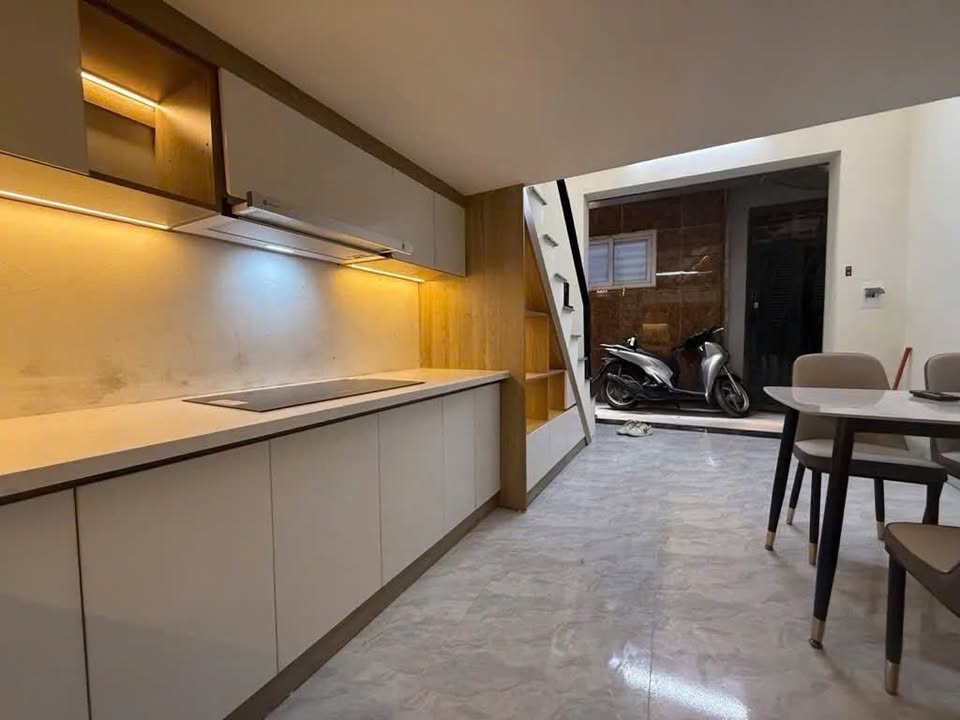 Nhà nguyên căn cho thuê tại Ngõ 241 Khâm Thiên 20m² giá 8 triệu - Phù hợp cho hộ gia đình và sinh viên!