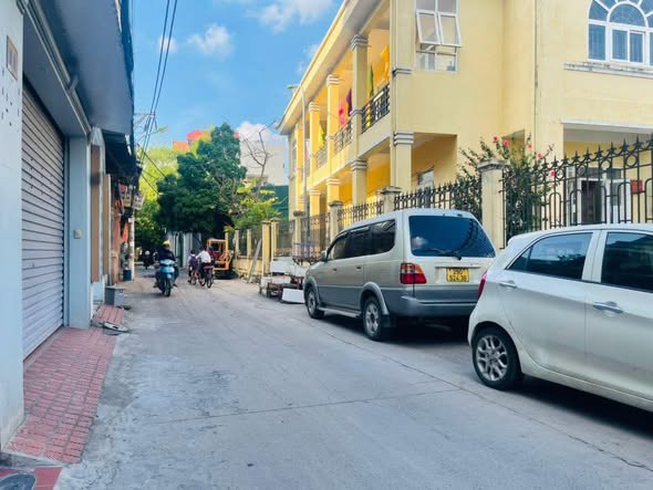 Nhà phố Thanh Đàm Hoàng Mai 32m² giá 5 tỷ - Sổ đỏ vuông vắn, thương lượng tốt!