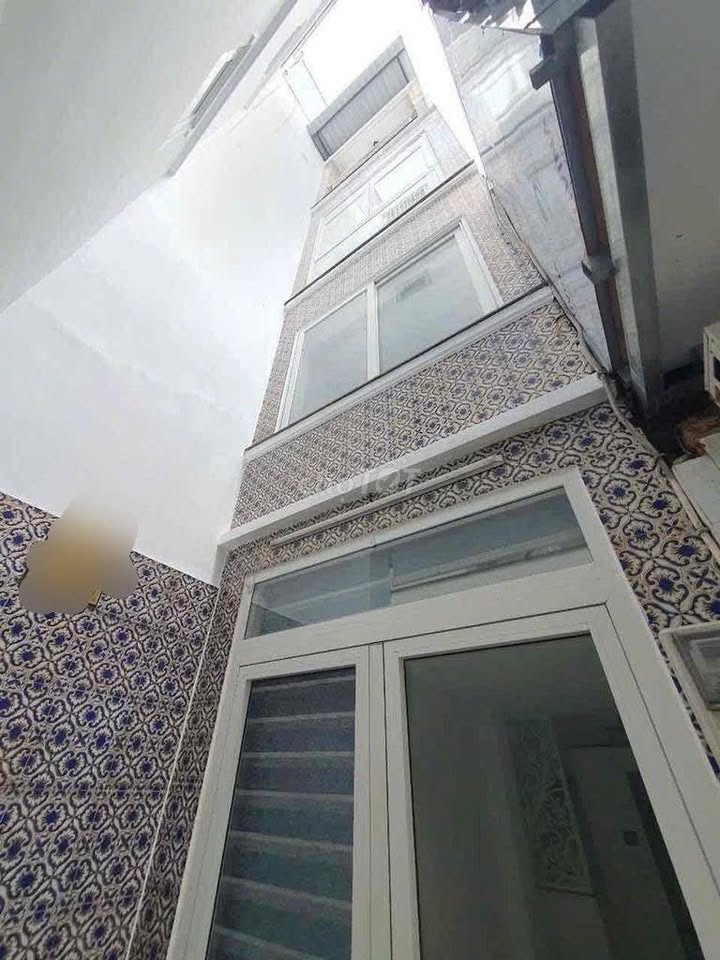 Nhà lầu đẹp tại Ngô Quyền, Q10 - 20m² giá 3.5 tỷ - Dọn vào ở ngay!