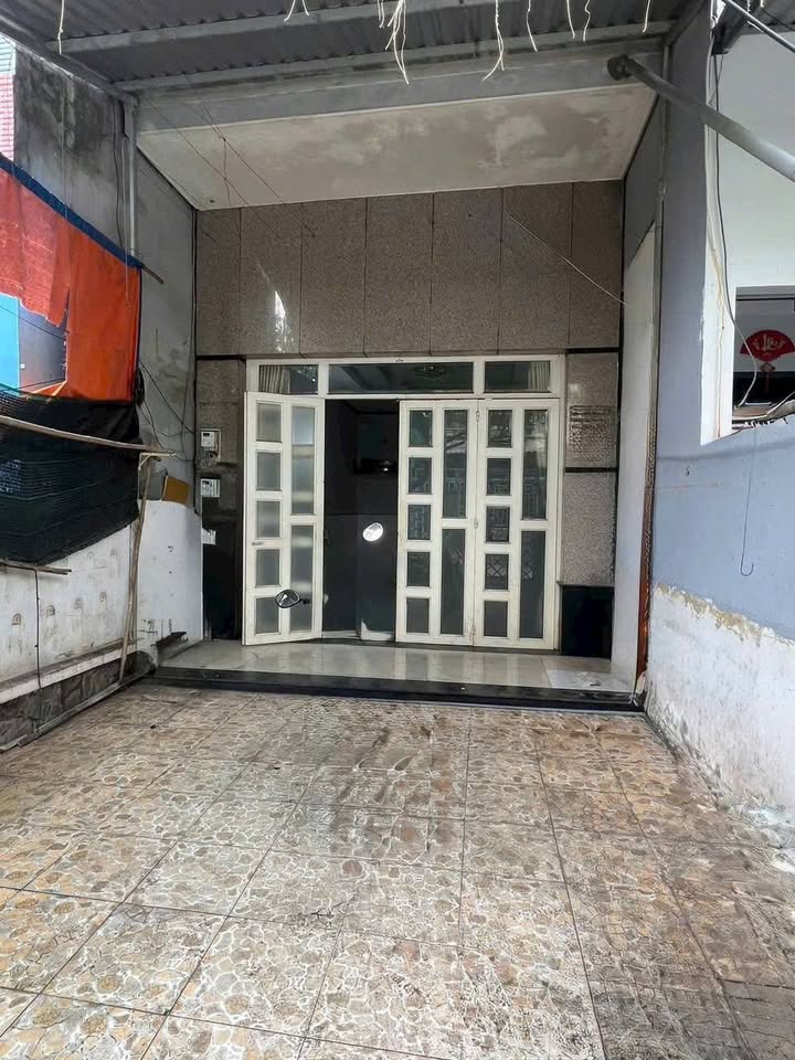 Nhà hẻm 3m Huỳnh Tấn Phát, Nhà Bè 120m² giá 5.3 tỷ - Tiềm năng sửa mới!