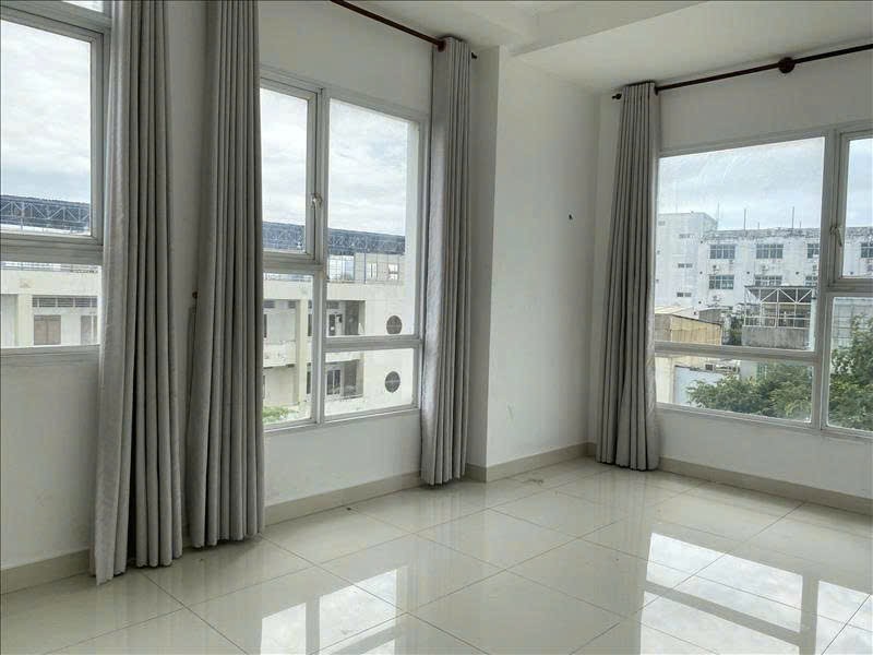 Căn hộ CC Hoa Sen, Lạc Long Quân, 64m² giá 3.85 tỷ - Sửa đẹp, sổ hồng vĩnh viễn!