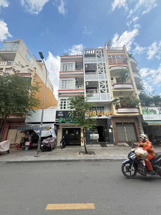 Mặt tiền Cô Giang, Quận 1, 74m² giá 38 tỷ - Vị trí đắc địa, kinh doanh sinh lời!