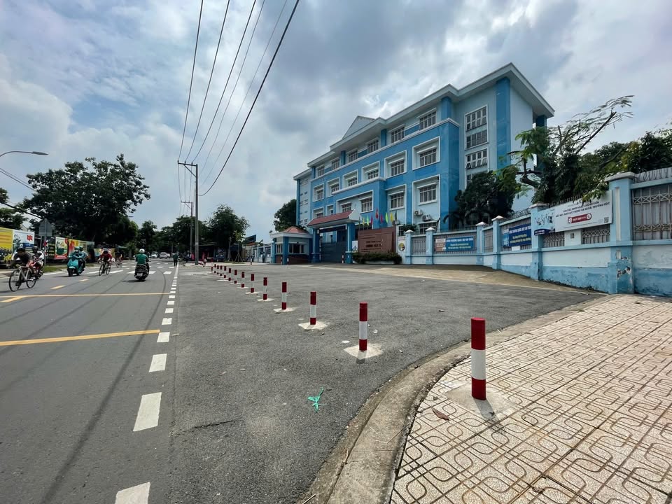 Nhà mặt tiền đường Lê Thị Hoa, Thủ Đức 140m² giá 9.5 tỷ - Lô góc tiềm năng đầu tư!