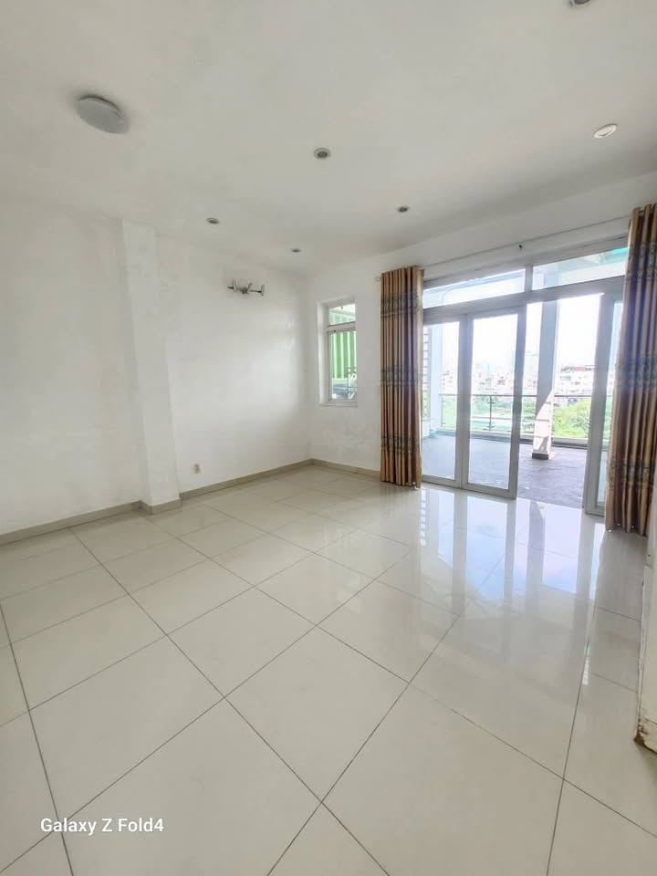 Cho thuê sàn văn phòng mặt tiền đường D4, quận 7, 100m² - Giá chỉ 10.5 triệu!