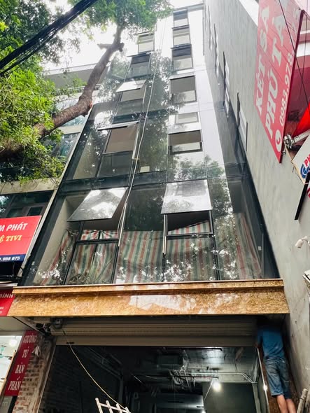 Tòa văn phòng mặt phố Đê La Thành 76m² giá 59 tỷ - Vị trí đắc địa, sinh lời vượt trội!