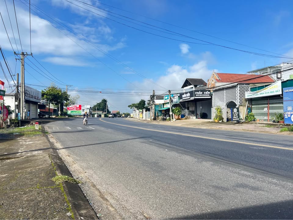 Nhà mặt tiền Quốc lộ 20, Phường 3, Bảo Lộc 329m² giá 6.8 tỷ - Thích hợp kinh doanh!