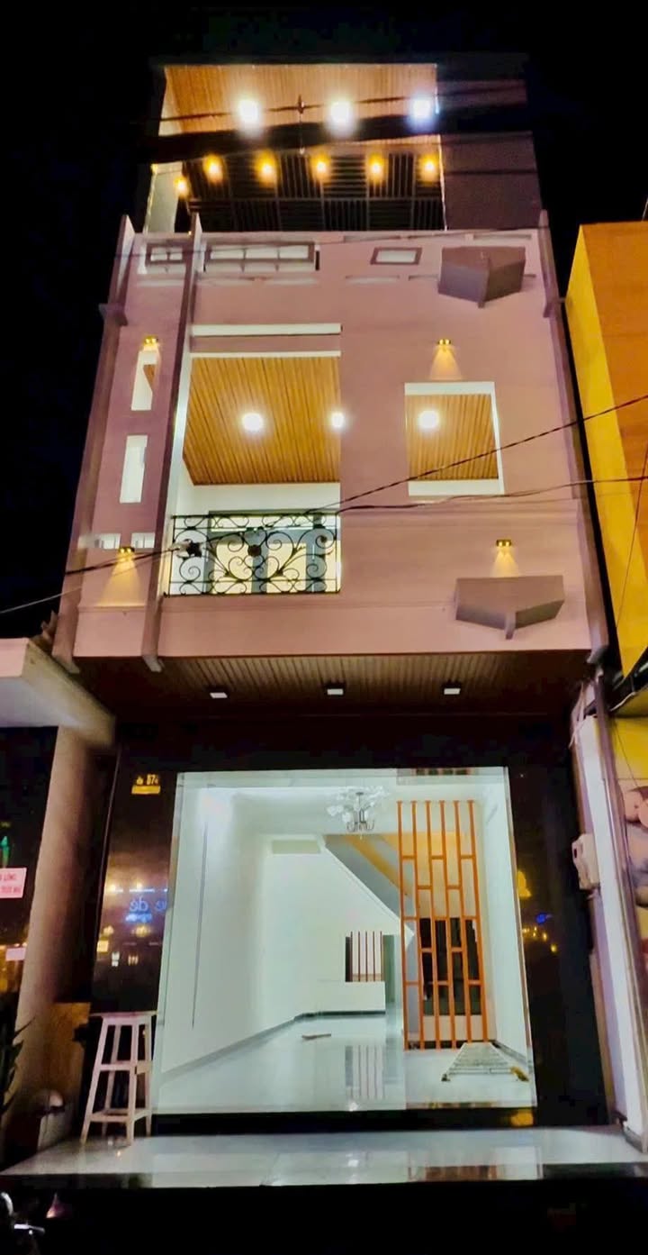 Bán nhà 3 lầu mặt tiền đường Trần Phú, phường Quyết Thắng, 162m² - Đầu tư sinh lời ngay!