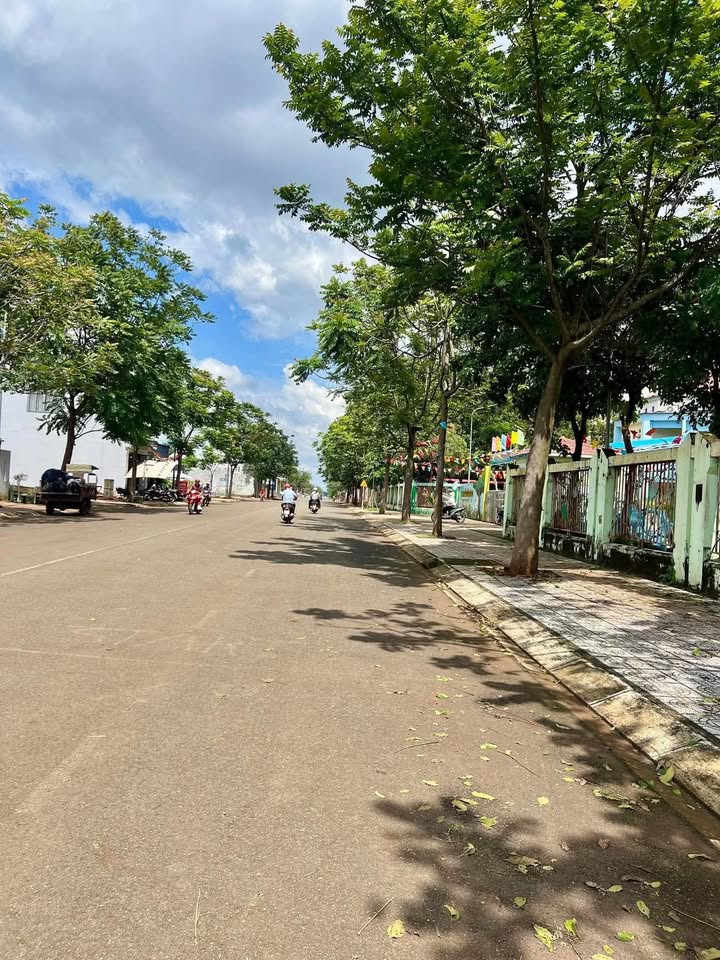 Đất liền kề Phước Bình 240m² giá 5 tỷ - Vị trí đắc địa, thương lượng ngay!