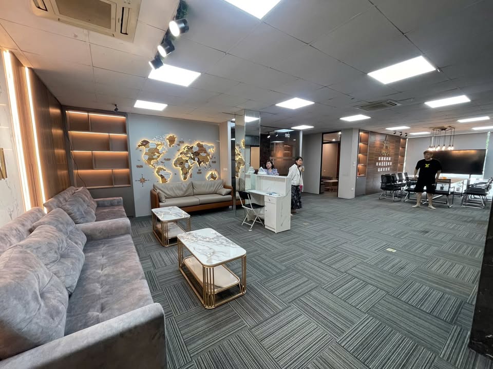 Cho thuê văn phòng tại Cầu Giấy 250m² giá 50 triệu - Đầy đủ dịch vụ!