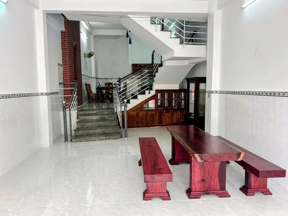 Bán nhà 4 tầng mặt tiền đường Phan Đăng Lưu 83m² giá 5.9 tỷ - Tiện ích đầy đủ!