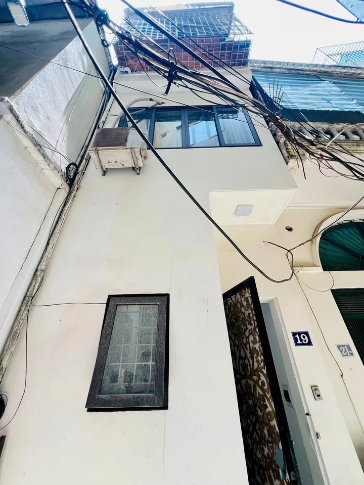 Nhà riêng Hào Nam 16m² giá 4.18 tỷ - Sổ đỏ riêng, ba gác đỗ cửa!