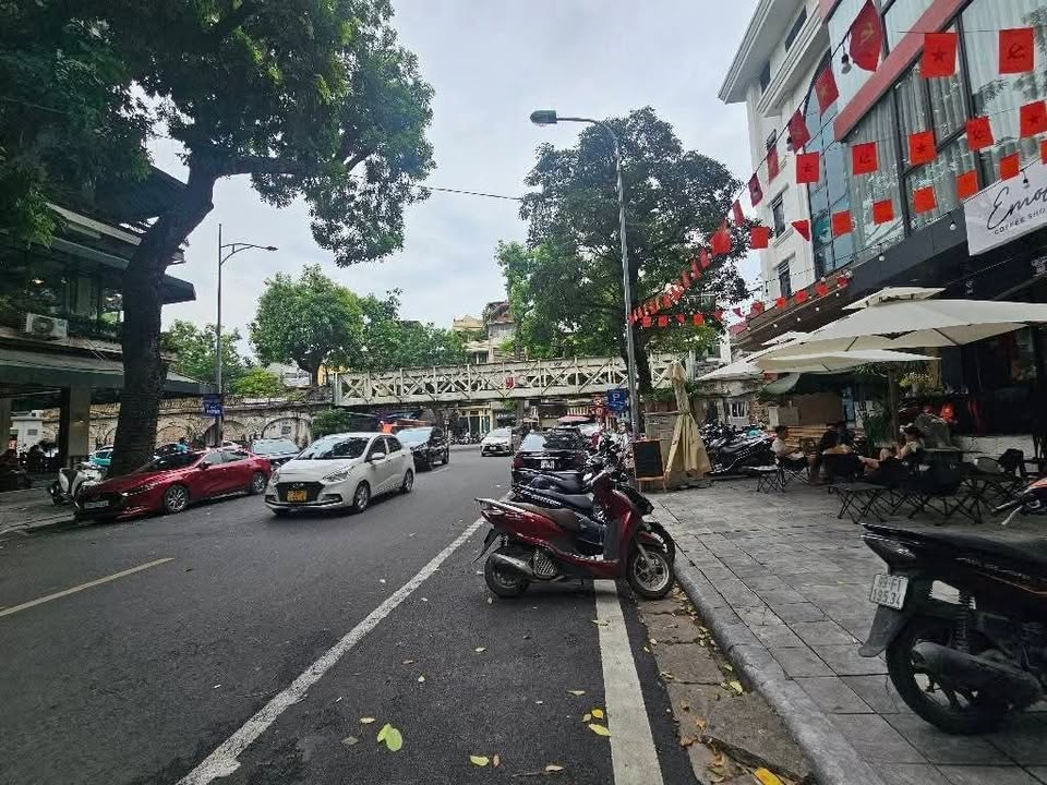 Nhà phố Lê Văn Linh, Hoàn Kiếm 30m² giá 30 tỷ - Cơ hội đầu tư hiếm có!