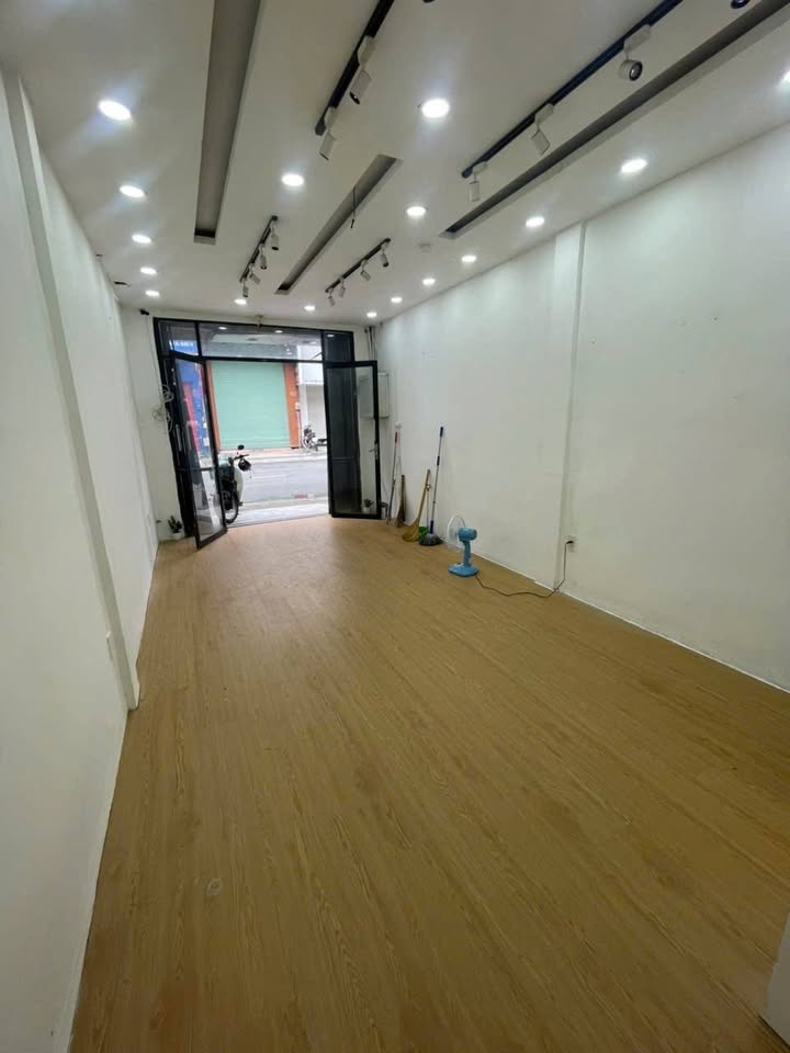 Nhà mặt tiền Trần Minh Quyền Q10 3.5m x 11.5m - Phù hợp kinh doanh dịch vụ!