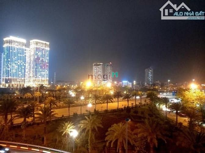 Nhà Lạc Long Quân, Tây Hồ - 110m² - 5 tầng - Ô tô vào tận nhà - Giá 32.8 tỷ