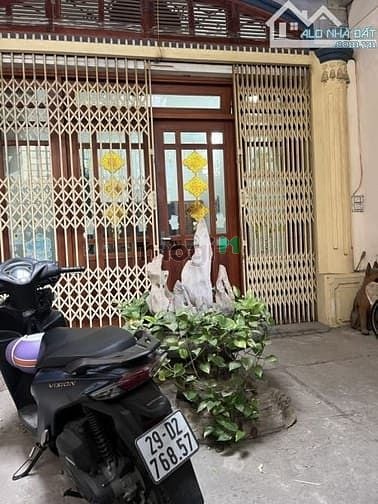 Nhà mặt tiền Lạc Long Quân, Tây Hồ - 148m², giá 33.6 tỷ - Kinh doanh đắc địa!