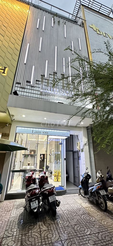 Cho thuê tòa nhà Office mặt tiền Hoàng Hoa Thám, Tân Bình 9x30m - Phù hợp nhiều ngành nghề!