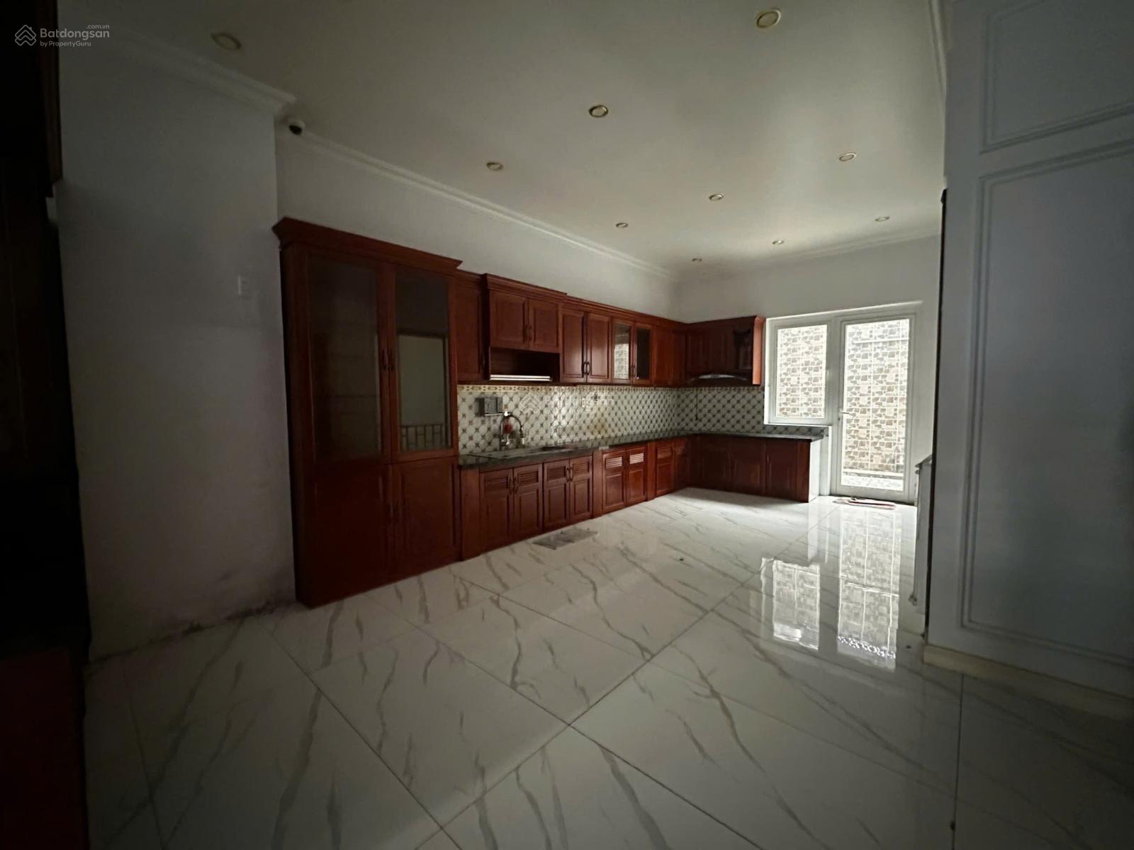 Nhà nguyên căn mới xây Lạc Long Quân, Quận 11, 240m² giá 36 triệu - Thiết kế hiện đại sang trọng!