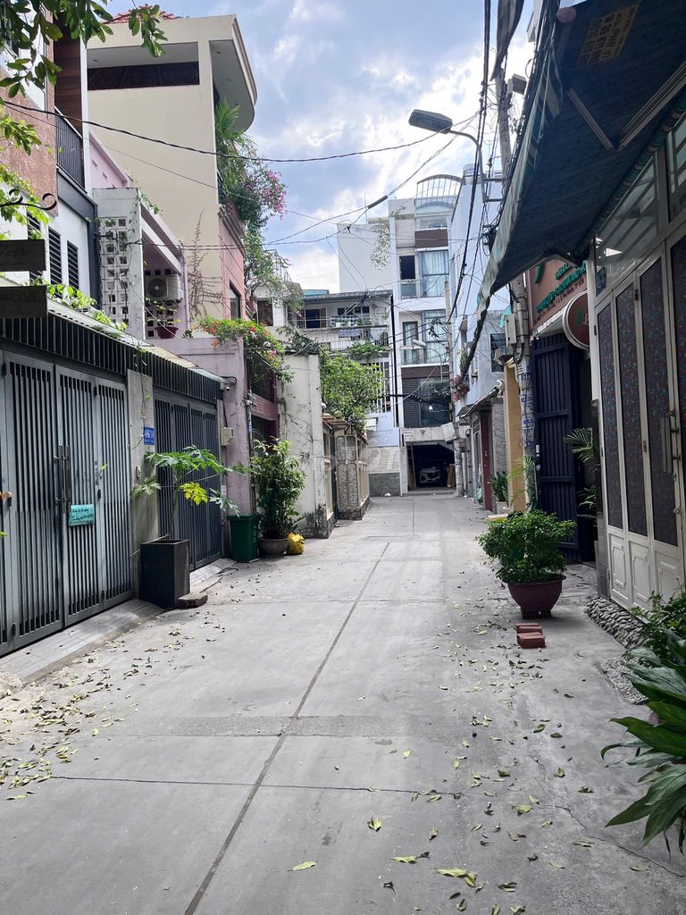 Nhà 4 tầng mặt tiền Phan Xích Long, 44.7m² giá 6.2 tỷ - Cơ hội đầu tư tuyệt vời!