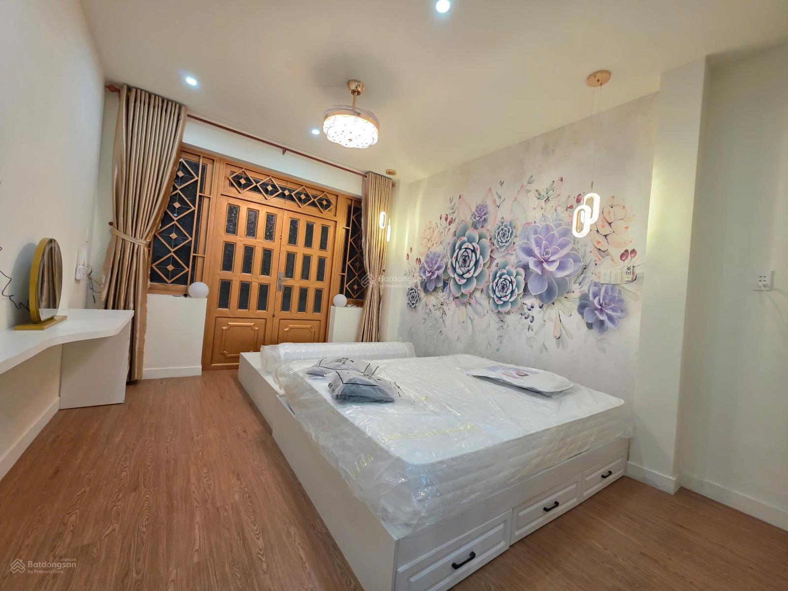 Căn hộ cao cấp cho thuê ở đường Calmette, Q1 - 50m², chỉ 12.5 triệu VND!