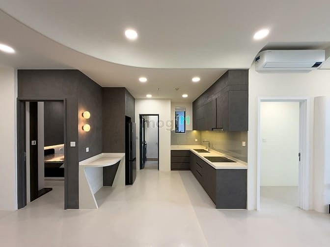 Căn hộ Oriental Plaza, Âu Cơ, 80m² giá 3.7 tỷ - View đẹp, nội thất đầy đủ!