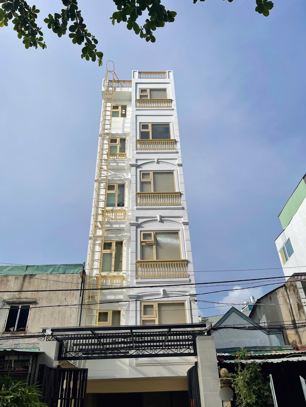 Khách sạn 6 tầng Gò Vấp 114m² giá 23.5 tỷ - Doanh thu 200 triệu/tháng