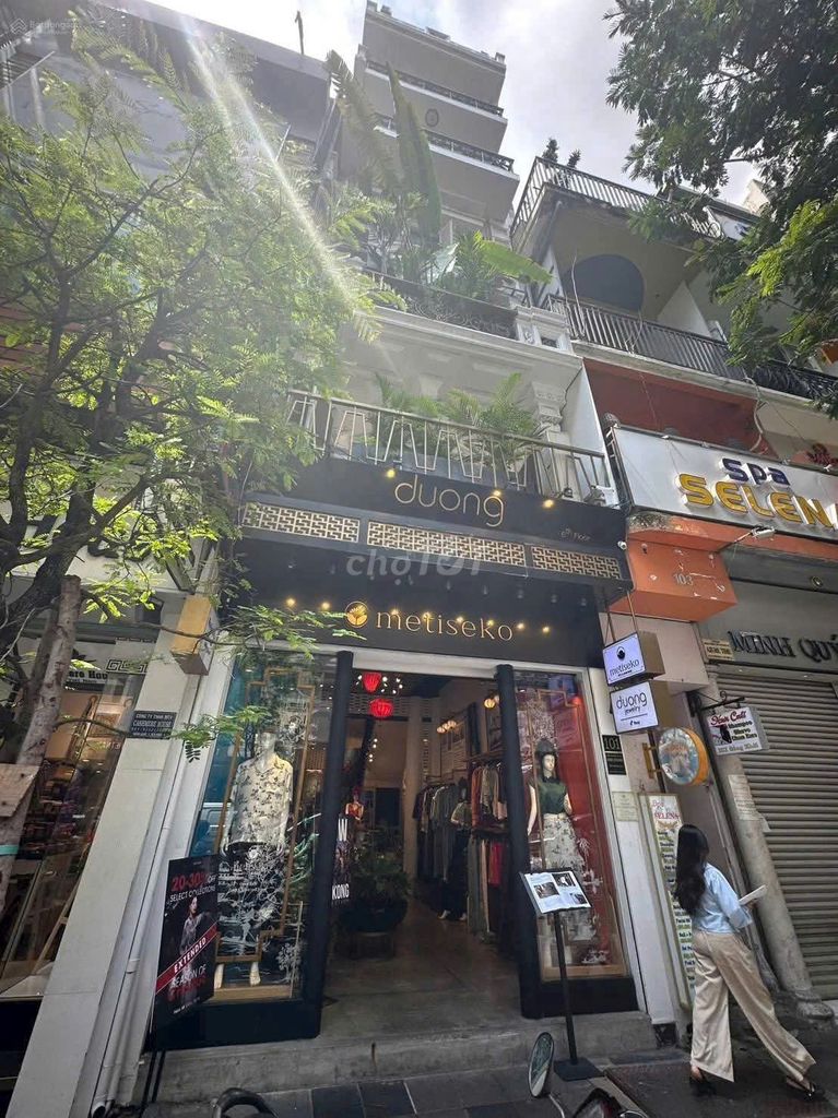 Cho thuê Building mặt tiền đường Đồng Khởi Quận 1 - Diện tích 350m², Giá 190 triệu - Kinh doanh thuận lợi!