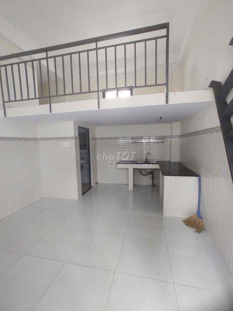 Phòng trọ có gác siêu rộng Lý Phục Man, Quận 7 chỉ 3.5 triệu - Giờ giấc tự do!