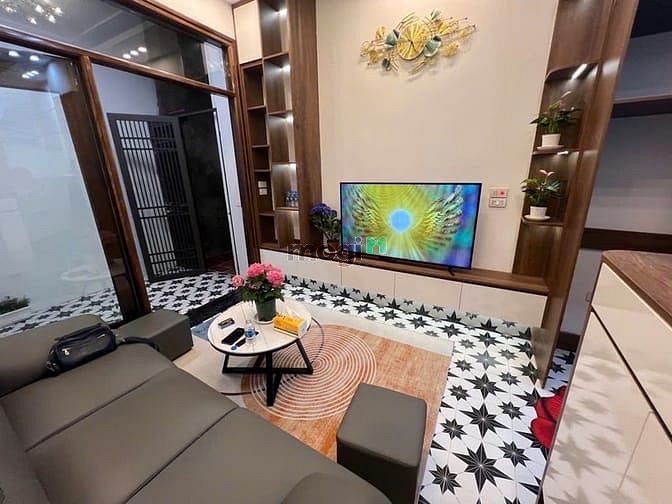 Bán nhà phố Khâm Thiên 30m² giá 6.8 tỷ - Thiết kế hiện đại, sẵn sàng ở ngay!