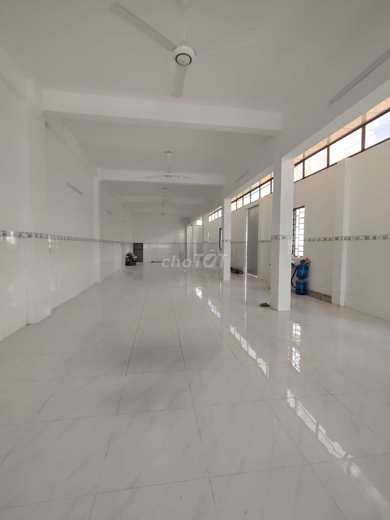 Nhà mới xây mặt tiền đường lớn Tam Phú 220m² giá 50 triệu - Tiện setup ngay!