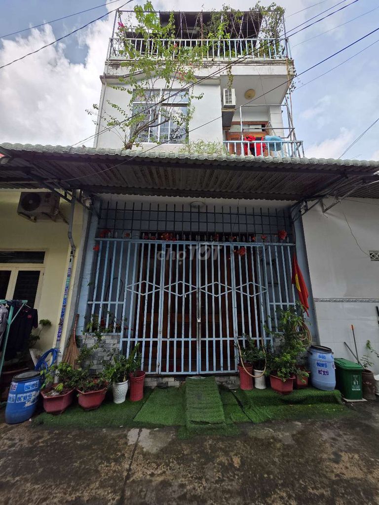 Nhà phố Đông Hòa, Dĩ An 43.2m² giá 3.25 tỷ - Gần BigC Go, tiện ích đầy đủ!