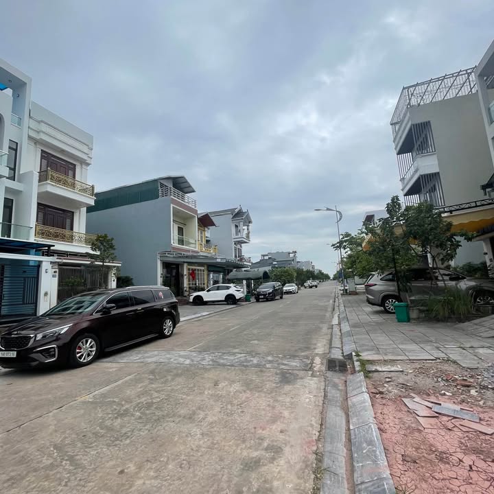 Đất nền Móng Cái 90m² giá 2 tỷ - Vị trí trung tâm, giao thông thuận lợi!