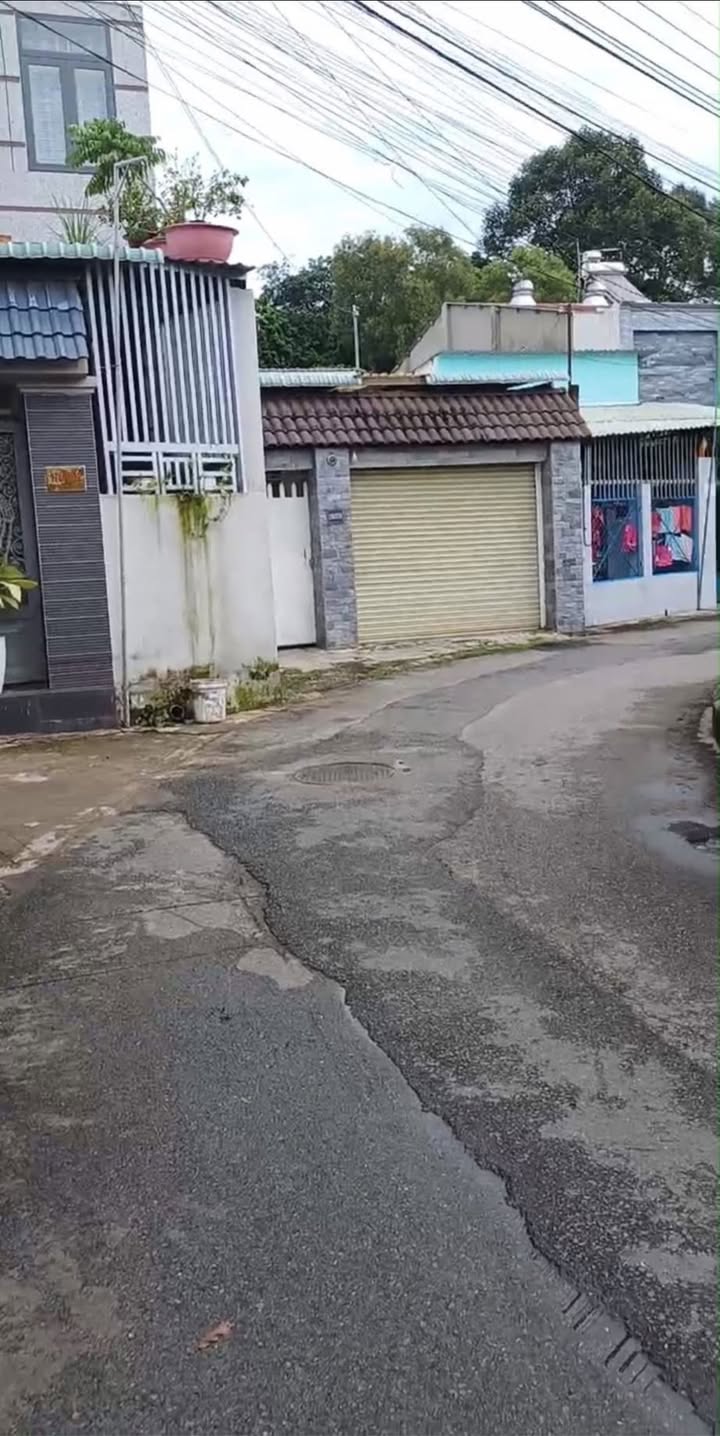 Đất tặng nhà cấp 4 tại Thủ Dầu Một, 100m² giá 2 tỷ - Đầu tư sinh lời ngay!