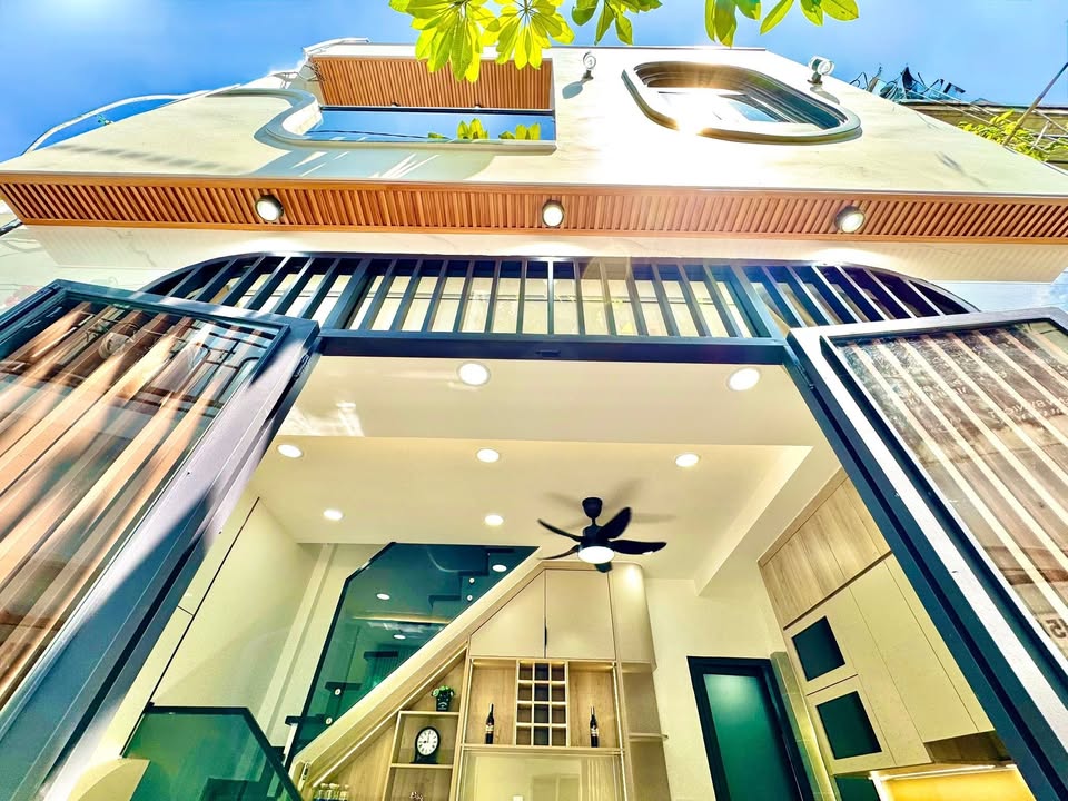 Nhà đẹp Nguyễn Văn Công, P. Hạnh Thông 18m² giá 3.39 tỷ - Gần công viên Gia Định và sân bay!