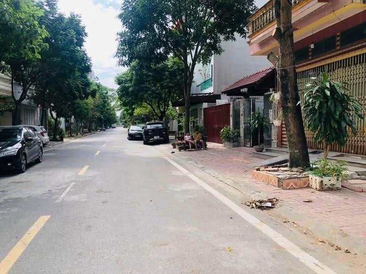 Nhà phố Huỳnh Thúc Kháng, Lam Sơn 145.6m² giá 12 tỷ - Đường thông thoáng, tiện ích đầy đủ!