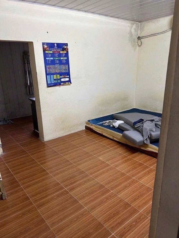 Căn hộ tập thể K1 phố Nghĩa Tân 60m² giá 7 triệu - Căn góc thoáng mát