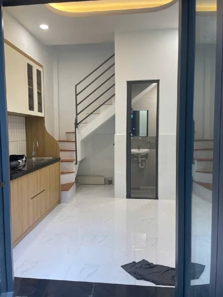 Nhà riêng Lạc Long Quân 13m² giá 2.4 tỷ - Pháp lý rõ ràng, công chứng ngay!