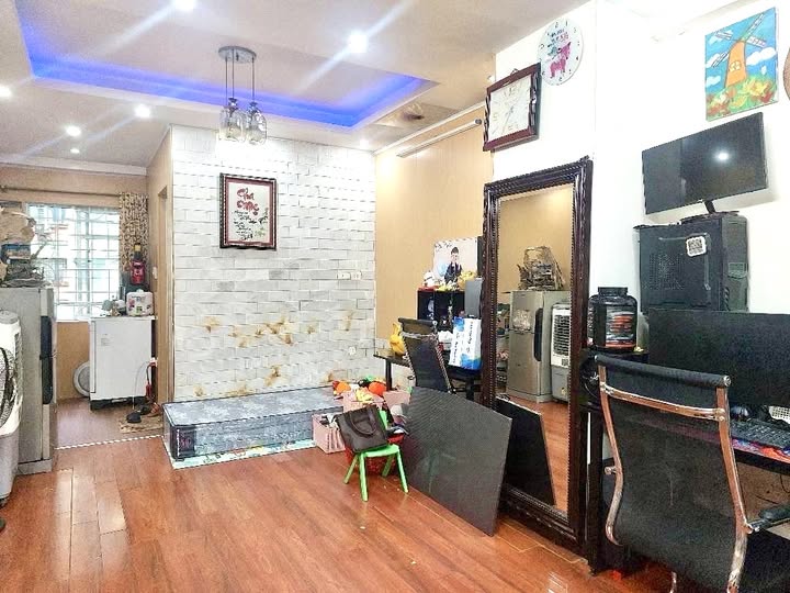Chung cư N2 Hoàng Minh Giám 45m² giá 2.29 tỷ - Căn hộ thoáng mát, nội thất đầy đủ!