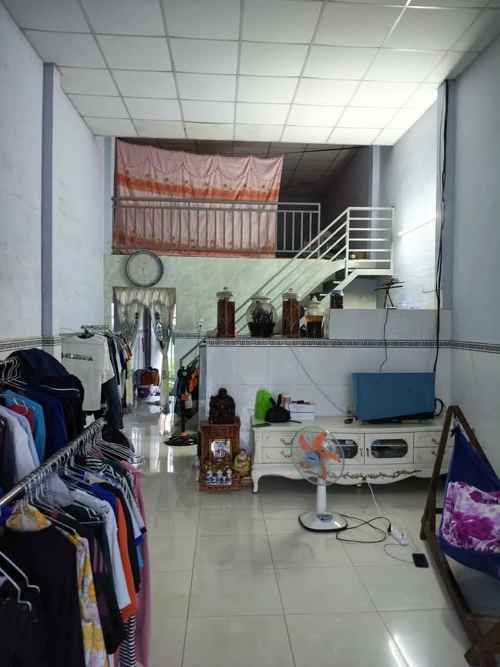 Nhà sổ chung đường 01, Tân Hiệp, Bình Dương 71m² - Giá chỉ 700 triệu!