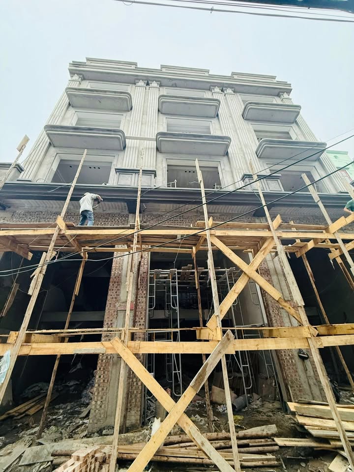 Nhà 5 tầng mặt tiền Ngô Gia Tự 60m² giá 6.9 tỷ - Thiết kế Tân cổ điển sang trọng!