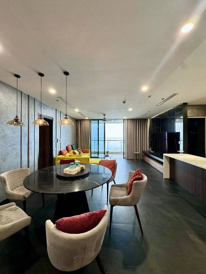 Căn hộ Vinhomes Central Park 187m² - Cho thuê 4PN, view sông tuyệt đẹp!