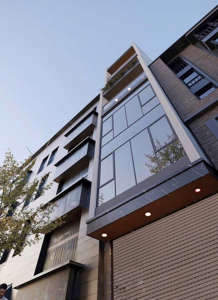 Nhà mặt tiền Thạch Bàn 45m² giá 8 tỷ - Sẵn sàng giao dịch ngay!