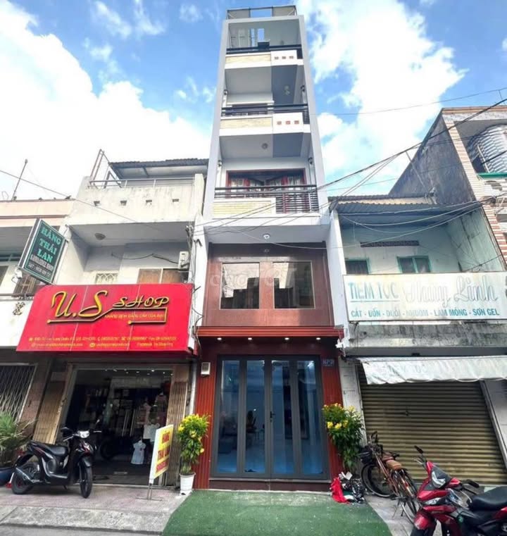 Nhà cho thuê mặt tiền Lạc Long Quân, Quận 11 - Giá chỉ 18 triệu/tháng!