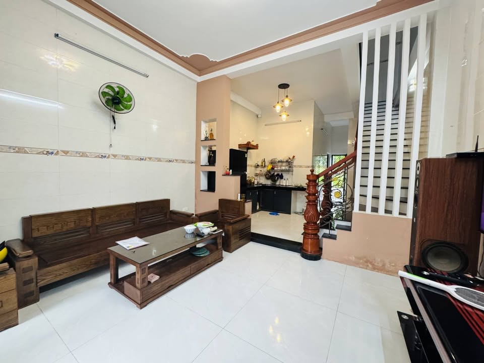 Nhà 2 tầng Nguyễn Duy Trinh 135m² giá 6 tỷ - Tiềm năng lớn cho gia đình bạn!