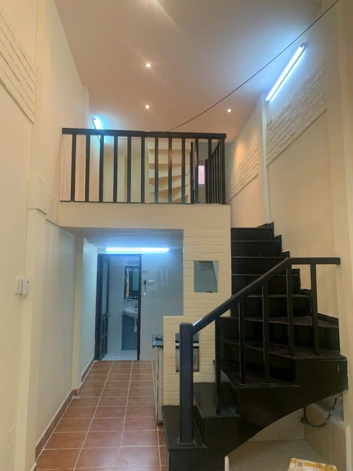 Nhà cho thuê tại quận 10, 30m² chỉ với 12 triệu/tháng - Nhà mới đẹp, hẻm xe ba gác thông thoáng!