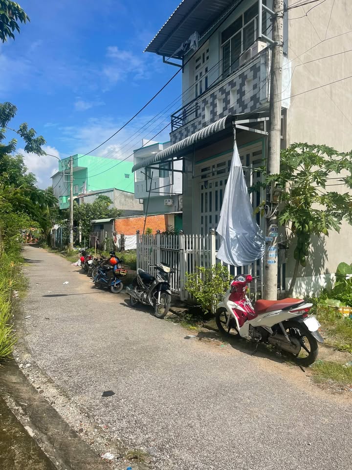 Đất nền Cờ Đỏ 43m² giá 800 triệu - Sổ đỏ chính chủ, vị trí đắc địa!