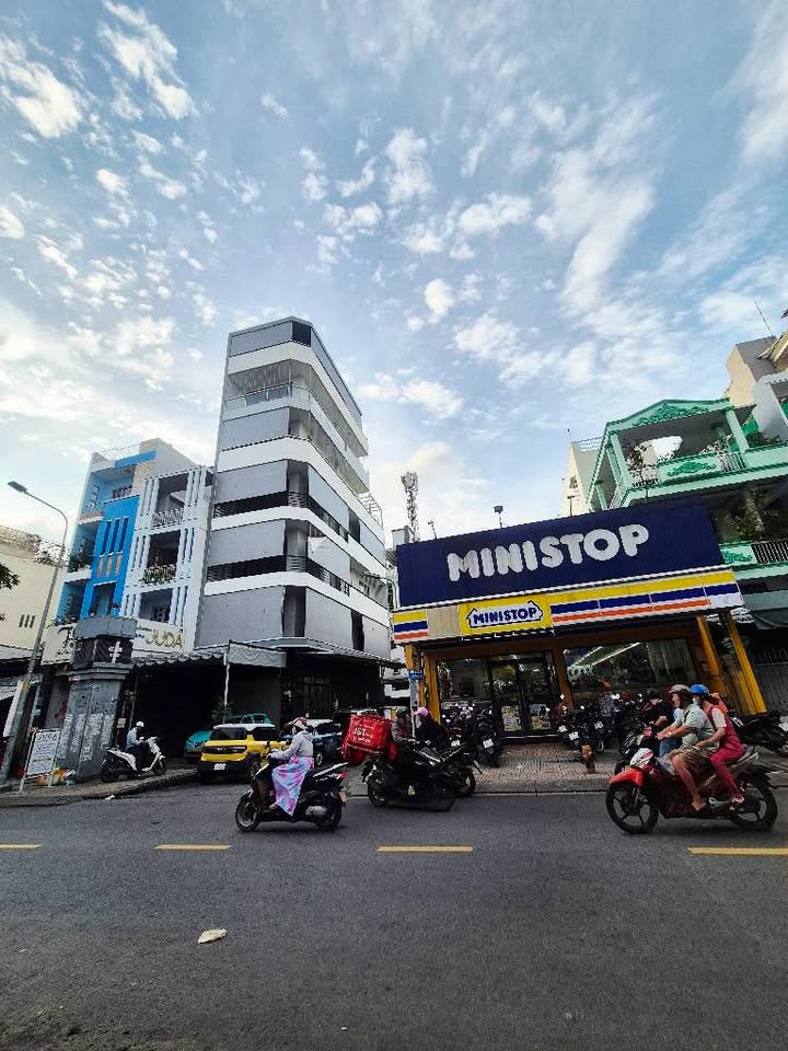 Nhà hẻm ô tô Phạm Văn Chí, Quận 6, 73m² giá 6.9 tỷ - Kinh doanh đa ngành tiềm năng!