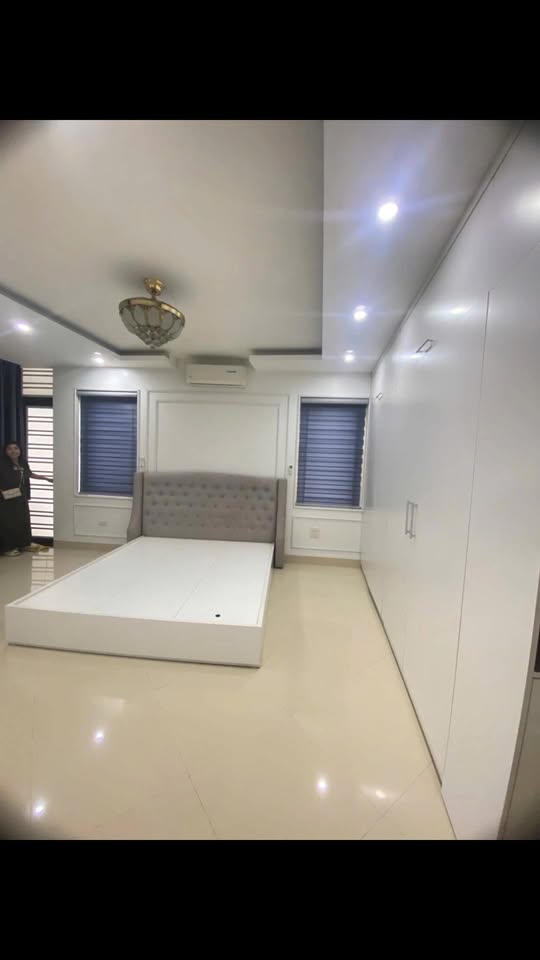 Cho thuê nhà 3 tầng mặt tiền Nguyễn Tất Thành - Vĩnh Yên, 140m² - Vị trí đắc địa, kinh doanh sầm uất!